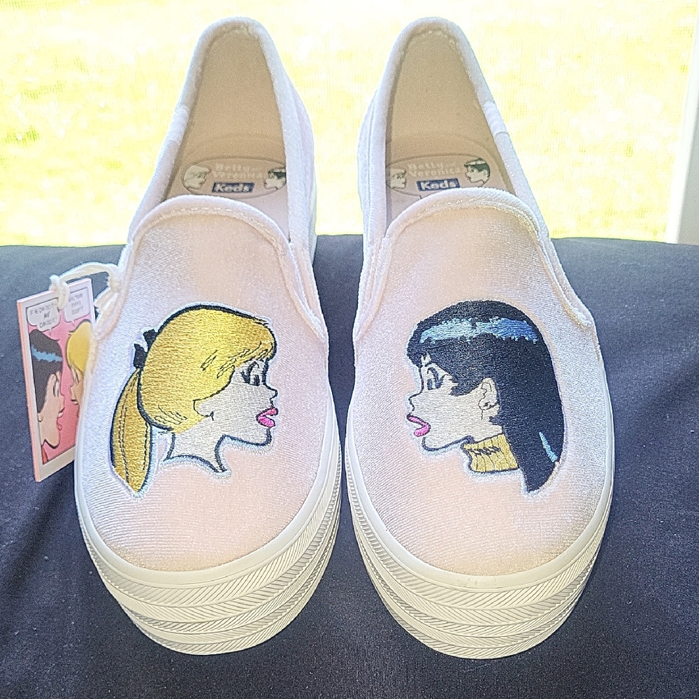 Keds Women's Riverdale BETTY AND VERONICA colab Cartoon Slip-On Sneakers
